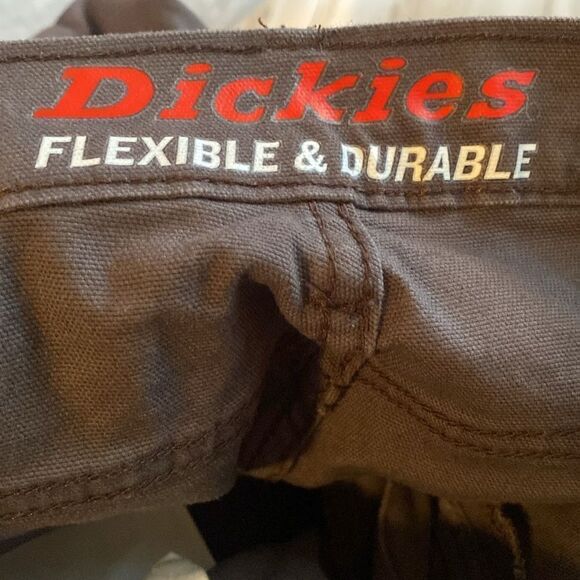 Dickies mens cargo work pants. Size 36 X 30 - Picture 4 of 5